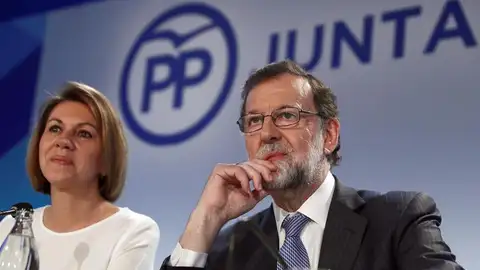 El expresidente del Gobierno Mariano Rajoy y la exministra de Defensa, María Dolores de Cospedal El expresidente del Gobierno Mariano Rajoy y la exministra de Defensa, María Dolores de Cospedal