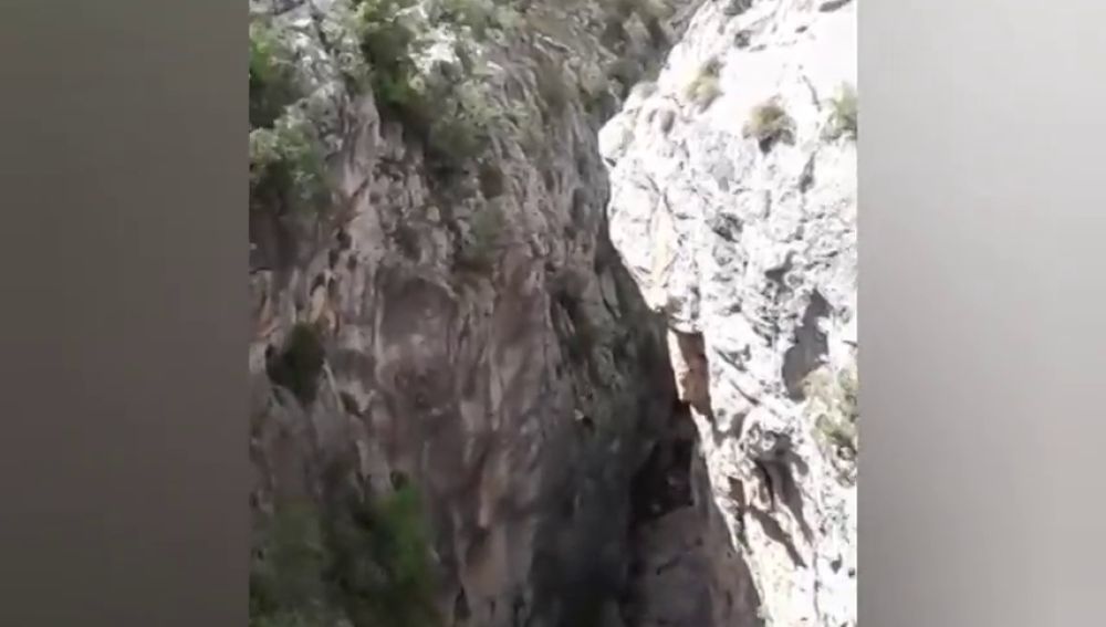 Rescatan a un montañero del "Barranco de la Bolera" en Jaén 