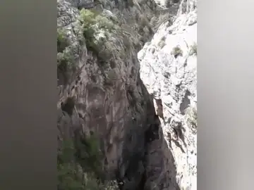 Rescatan a un montañero del "Barranco de la Bolera" en Jaén Rescatan a un montañero del "Barranco de la Bolera" en Jaén