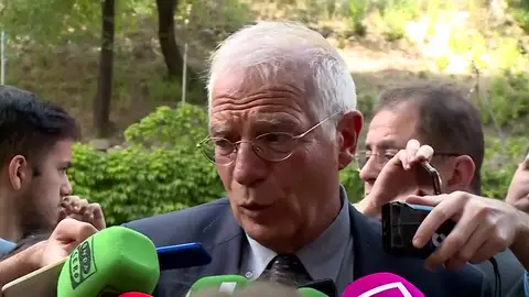 Borrell califica la decisión de Pedro Sánchez de ofrecer el puerto de Valencia al barco Aquarius como un 'acto simbólico' y 'efectivo' Borrell califica la decisión de Pedro Sánchez de ofrecer el puerto de Valencia al barco Aquarius como un 'acto simbólico' y 'efectivo'