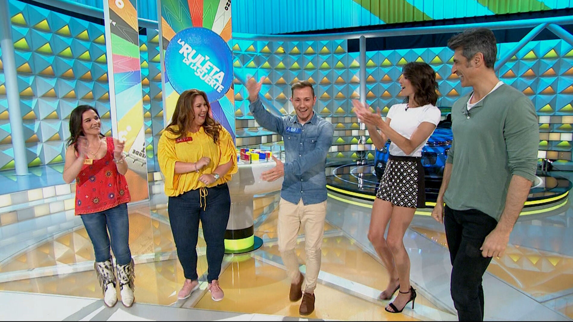 El baile, con mucho arte, de un concursante de 'La ruleta de la suerte' en su presentaci&oacute;n