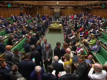 Theresay May frustra la rebelión en sus filas y gana la votación sobre la fase final de las negociaciones del 'brexit' Theresay May frustra la rebelión en sus filas y gana la votación sobre la fase final de las negociaciones del 'brexit'