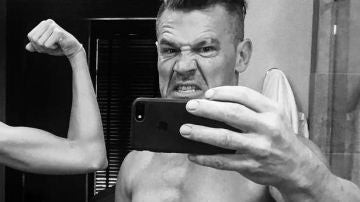 Josh Brolin dominando las selfies