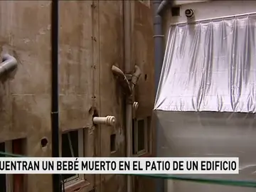 Hallan el cadáver de un bebé en el patio de luces de un edificio de Barcelona Hallan el cadáver de un bebé en el patio de luces de un edificio de Barcelona