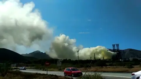 ESCAPE DE VAPOR DE AGUA NO TÓXICO EN UNA REFINERÍA ESCAPE DE VAPOR DE AGUA NO TÓXICO EN UNA REFINERÍA