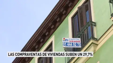 La compraventa de viviendas vuelve a terreno positivo tras dispararse un 29,7% en abril La compraventa de viviendas vuelve a terreno positivo tras dispararse un 29,7% en abril