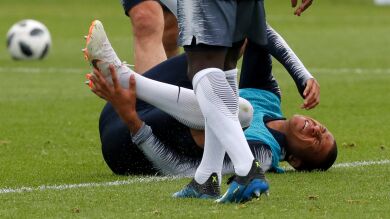 Mbappé da el susto en el entrenamiento de Francia tras un choque con Rami