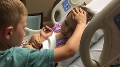 El adiós de un niño de seis años a su hermana antes de morir por un tumor cerebral
