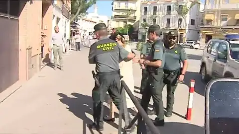 La mujer del expapa del Palmar de Troya tras colarse en su vieja basílica declara ante el juez La mujer del expapa del Palmar de Troya tras colarse en su vieja basílica declara ante el juez