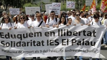 Manifestación por el centro de Barcelona, bajo el lema "¡Dejad la educación en paz!"