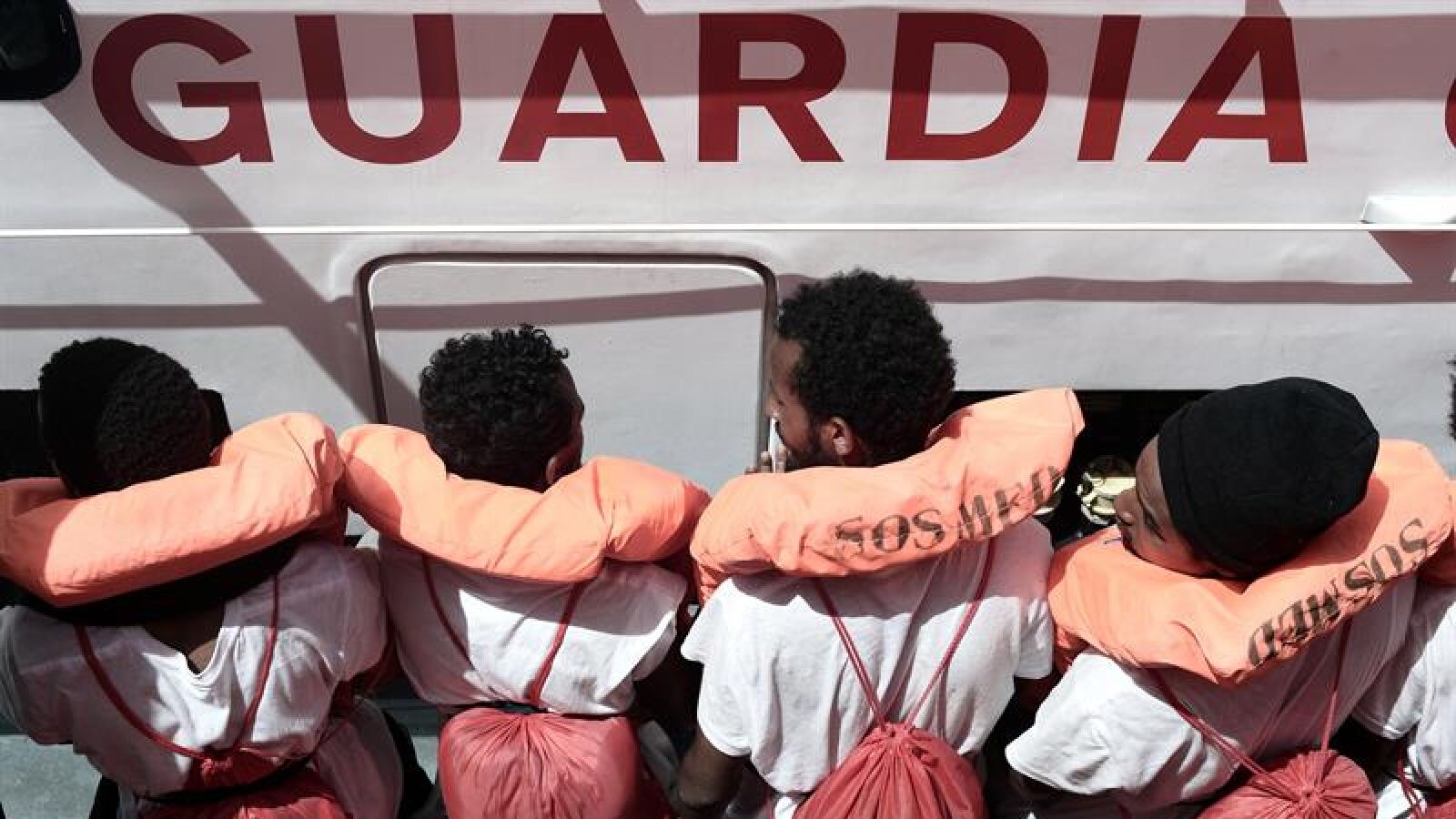 El 'Aquarius' y los dos barcos que zarpan rumbo a Valencia se enfrentan a una travesía con malas condiciones meteorológicas 