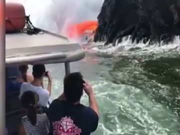 Nueva atracción turística en Hawai: La lava del Kilauea en el mar