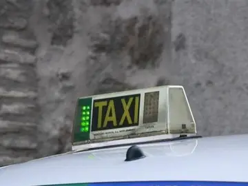 Los taxistas de Bilbao están obligados a esperar a que sus clientas entren al portal Los taxistas de Bilbao están obligados a esperar a que sus clientas entren al portal