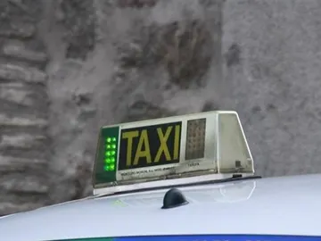 Los taxistas de Bilbao están obligados a esperar a que sus clientas entren al portal Los taxistas de Bilbao están obligados a esperar a que sus clientas entren al portal