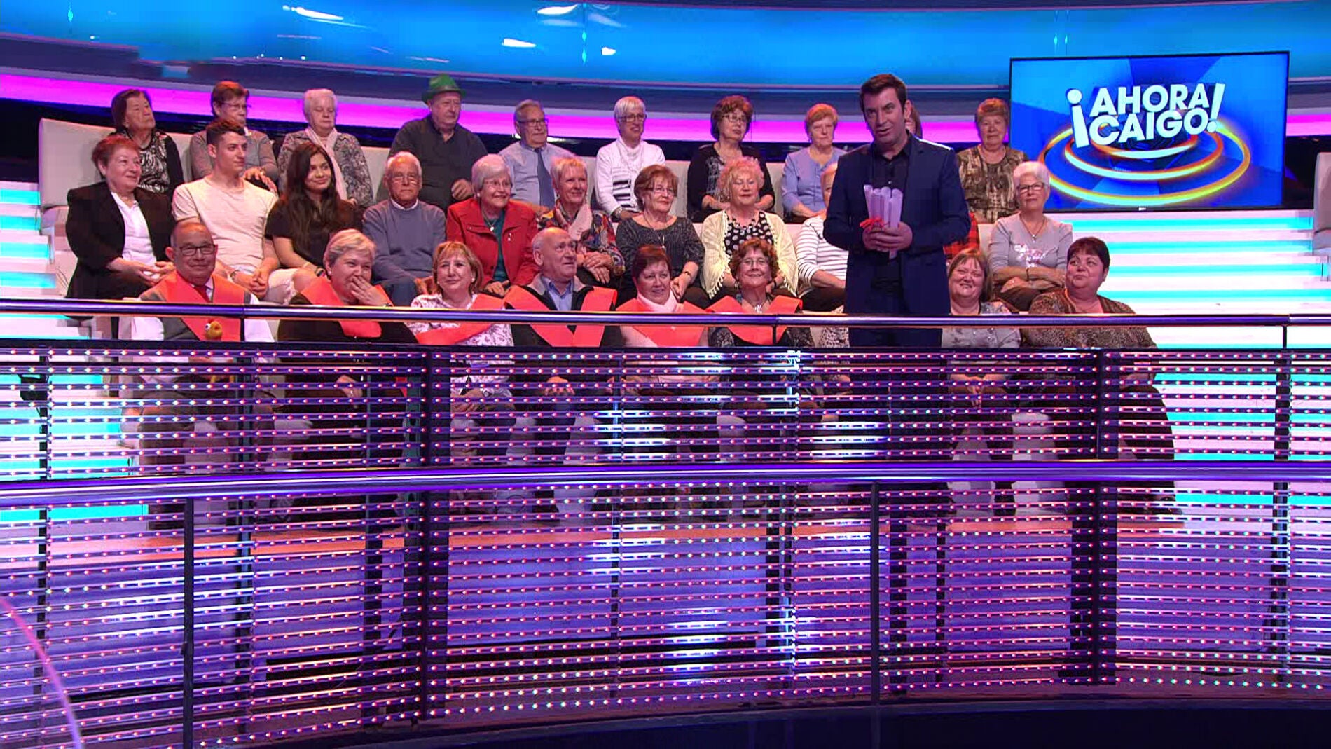 Arturo Valls orquesta la graduaci&oacute;n de una "nueva promoci&oacute;n del m&aacute;ster de '&iexcl;Ahora Caigo!'"