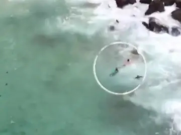 " Volveríamos a hacerlo sin pensarlo" aseguran los Guardias Civiles que rescataron a un inmigrante en Tarifa " Volveríamos a hacerlo sin pensarlo" aseguran los Guardias Civiles que rescataron a un inmigrante en Tarifa