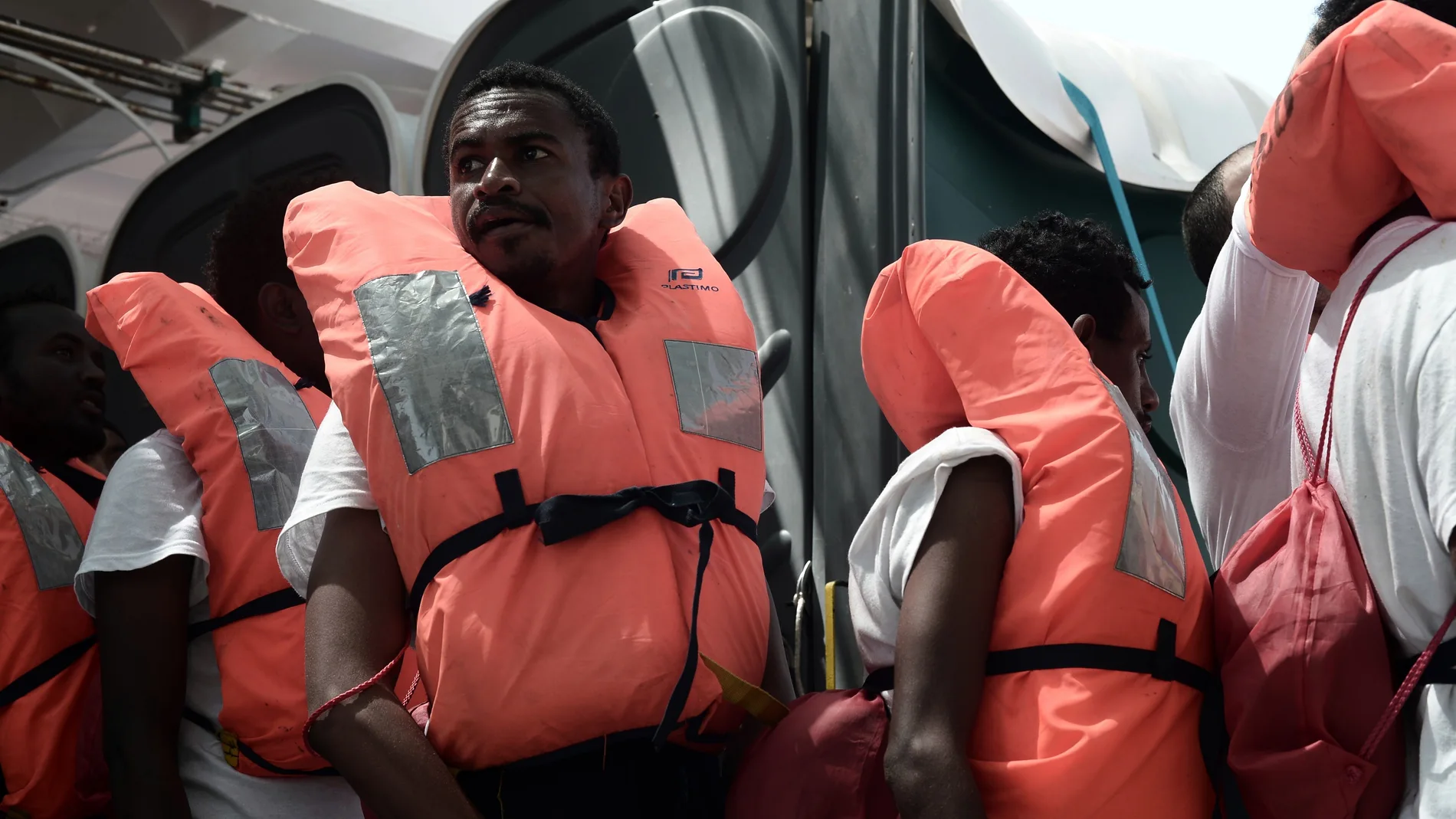 Varios de los 629 inmigrantes rescatados a bordo del barco "Aquarius" Varios de los 629 inmigrantes rescatados a bordo del barco "Aquarius"