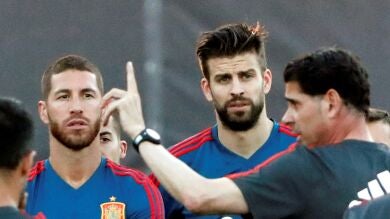 Fernando Hierro dirige su primer entrenamiento con todos los jugadores disponibles
