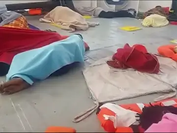 El Aquarius cambia su rumbo hasta la costa de Cerdeña por el estado del mar El Aquarius cambia su rumbo hasta la costa de Cerdeña por el estado del mar
