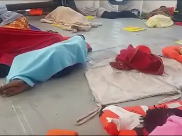 El Aquarius cambia su rumbo hasta la costa de Cerdeña por el estado del mar El Aquarius cambia su rumbo hasta la costa de Cerdeña por el estado del mar