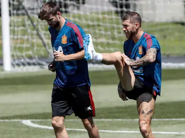 Sergio Ramos y Piqué, en un entrenamiento en Krasnodar Sergio Ramos y Piqué, en un entrenamiento en Krasnodar