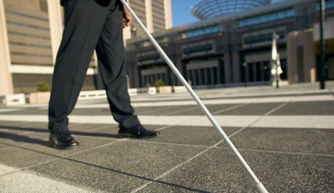 Imagen de archivo de una persona invidente