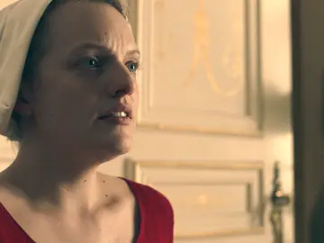 Nick, preocupado por Defred: “Debería haberme escapado contigo” Nick, preocupado por Defred: “Debería haberme escapado contigo”