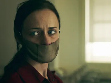 Defred: "Deglen ya no está, ni siquiera sé cómo se llamaba" Defred: "Deglen ya no está, ni siquiera sé cómo se llamaba"