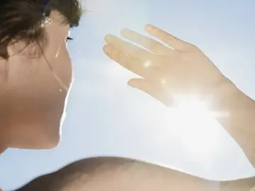 Expertos alertan sobre los riesgos de la alergia al sol, “Cefalea, hipotensión, broncoespasmo y síntomas más graves" Expertos alertan sobre los riesgos de la alergia al sol, “Cefalea, hipotensión, broncoespasmo y síntomas más graves"