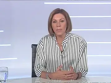De Cospedal, convencida de que los militantes prefieren a alguien que dé la cara en lugar de a quienes se esconden De Cospedal, convencida de que los militantes prefieren a alguien que dé la cara en lugar de a quienes se esconden