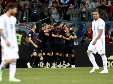 Los jugadores croatas celebran uno de los goles contra Argentina Los jugadores croatas celebran uno de los goles contra Argentina