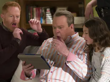 Modern Family - Temporada 8 - Capítulo 8: La alianza Modern Family - Temporada 8 - Capítulo 8: La alianza