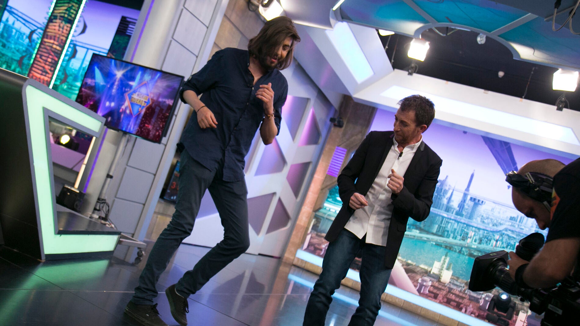 Salvador Sobral sorprende en 'El Hormiguero 3.0' con talento bailando salsa