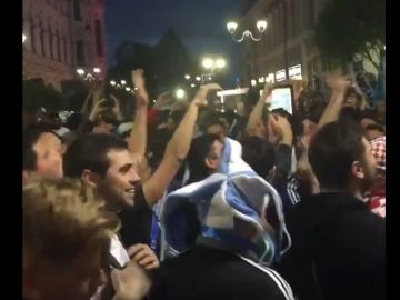 La afición de Argentina canta en las calles de Rusia