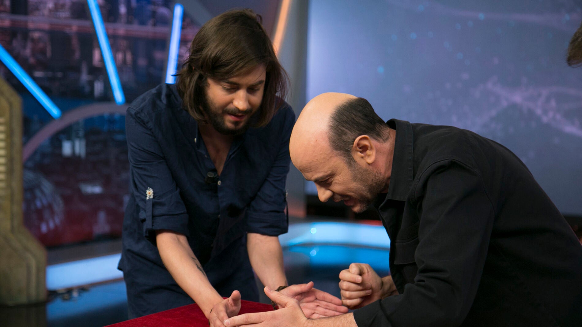 Jandro realiza un m&aacute;gico homenaje a Salvador Sobral en 'El Hormiguero 3.0'