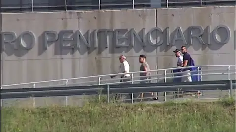 Salen en libertad provisional los tres condenados de 'La Manada' que estaban internados en la cárcel de Pamplona Salen en libertad provisional los tres condenados de 'La Manada' que estaban internados en la cárcel de Pamplona