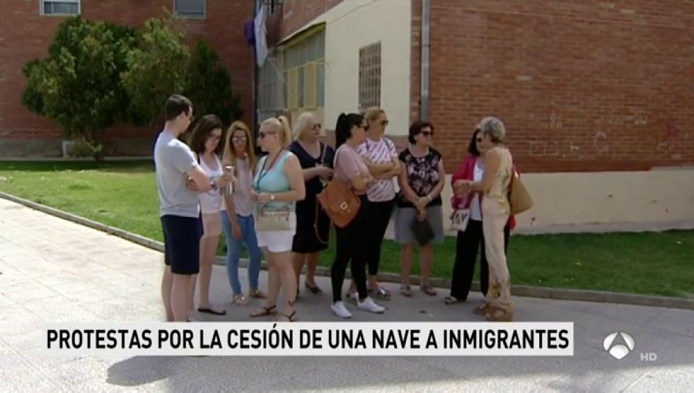 Los vecinos de Motril se quejan por la cesión de una nave a un grupo de subsaharianos