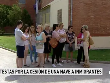 Los vecinos de Motril se quejan por la cesión de una nave a un grupo de subsaharianos Los vecinos de Motril se quejan por la cesión de una nave a un grupo de subsaharianos