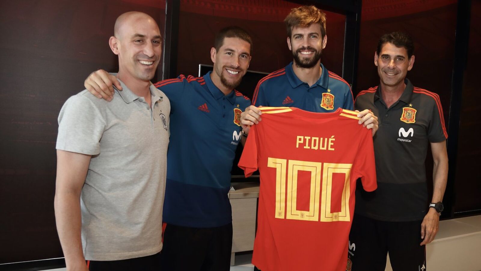 El homenaje de la Selección a Piqué por sus 100 partidos: 