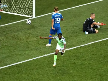 Musa celebra el primero de sus goles contra Islandia Musa celebra el primero de sus goles contra Islandia