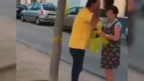 Nueva pelea por la retirada de lazos amarillos Nueva pelea por la retirada de lazos amarillos