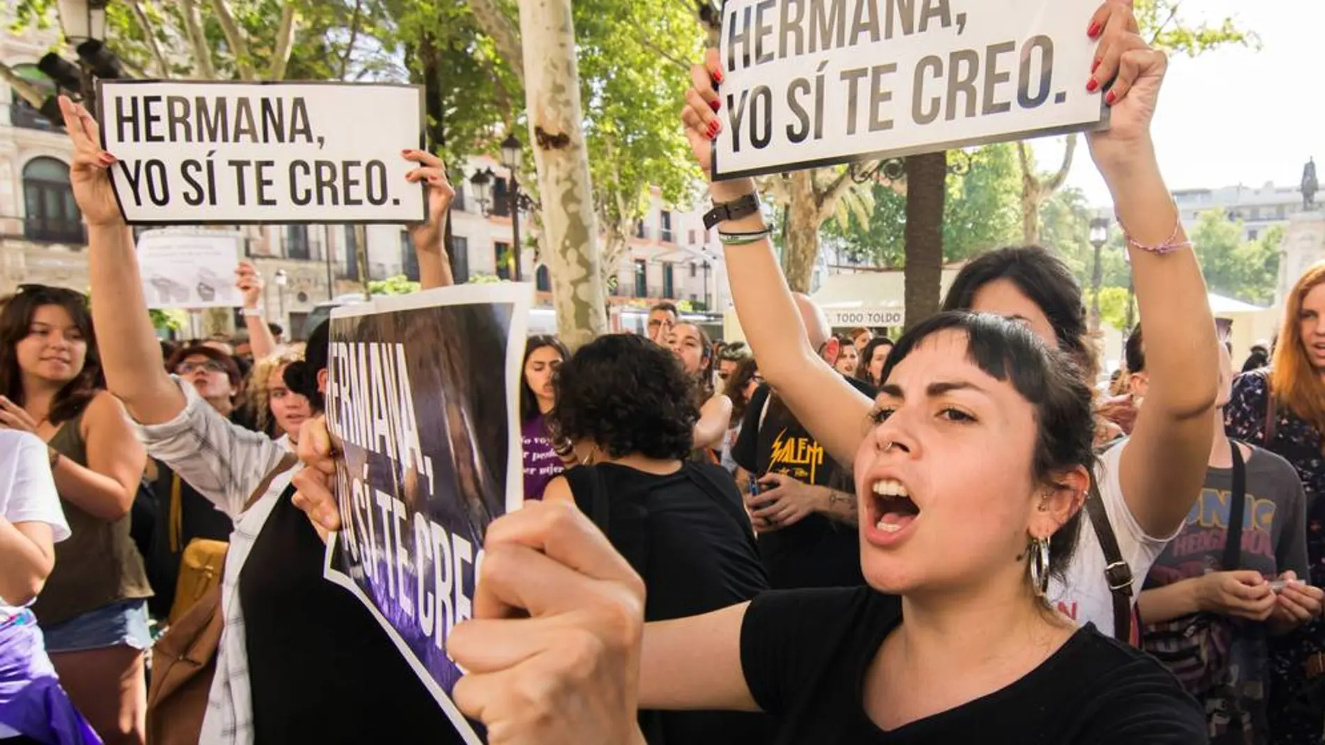 Protestas contra la decisión judicial sobre 'La Manada' Protestas contra la decisión judicial sobre 'La Manada'