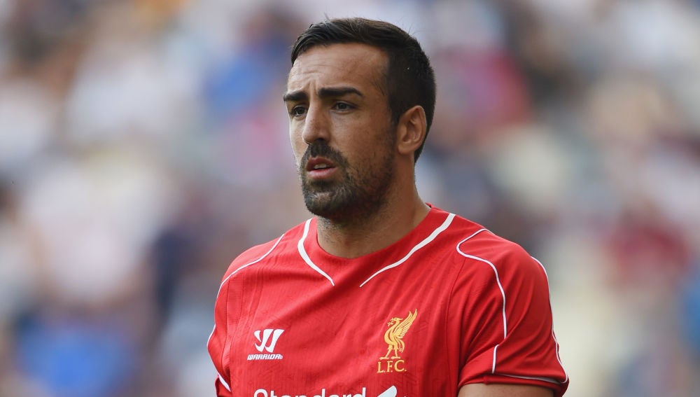 José Enrique, durante un partido con el Liverpool