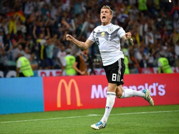 Kroos celebra su gol contra Suecia