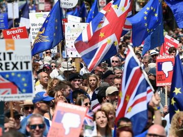 Miles de personas exigen en Londres votar sobre los términos del Brexit