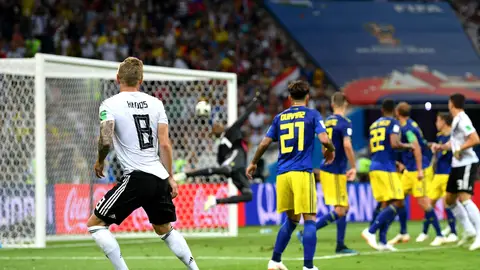 Toni Kroos marca un golazo que salva a Alemania contra Suecia Toni Kroos marca un golazo que salva a Alemania contra Suecia