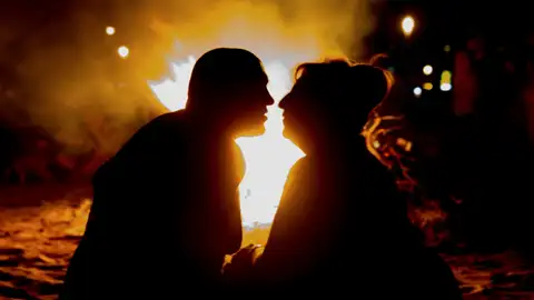 Celebración de la noche de San Juan en la playa tarraconense de Salou ASÍ SE VIVIÓ LA MÁGICA NOCHE DE SAN JUAN