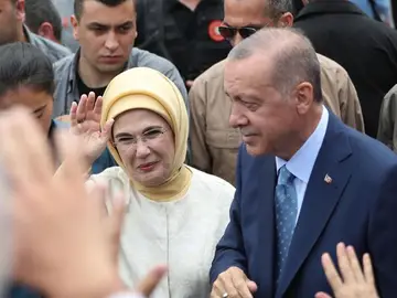 Erdogan gana elecciones presidenciales con 53% de apoyo Erdogan gana elecciones presidenciales con 53% de apoyo