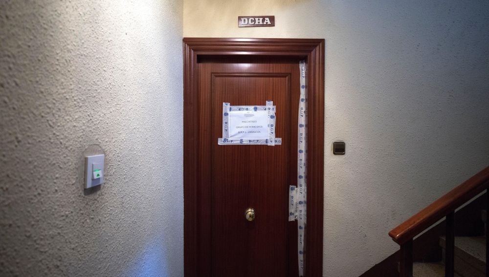 Acceso a la vivienda en la calle Marcos Zapata de Las Delicias de Zaragoza