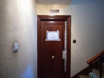 Acceso a la vivienda en la calle Marcos Zapata de Las Delicias de Zaragoza